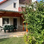 Lukacs Nyaralohaz * Balatonfenyves