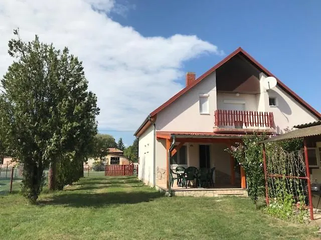 Lukacs Nyaralohaz Balatonfenyves
